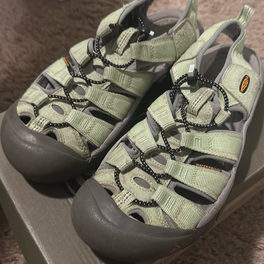 Keen Sandals Size 9